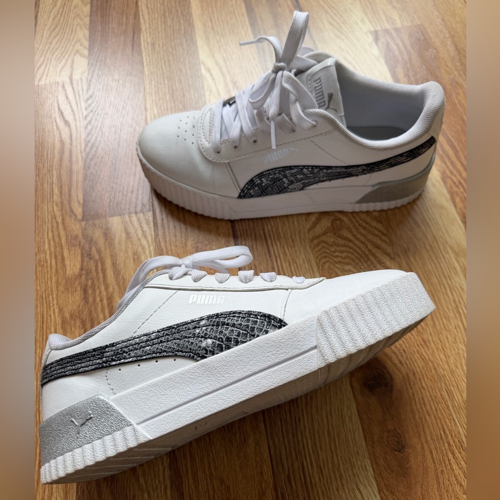 Puma White Low-Top Sneaker with Gray Silver Accent Size 6.5 Women’s